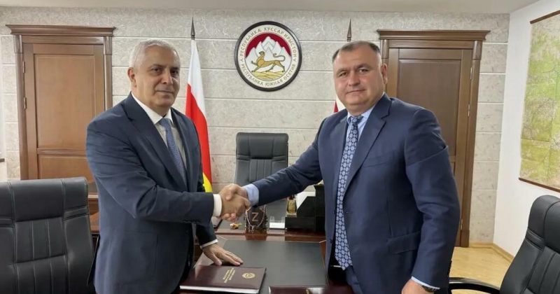 ოკუპირებული ცხინვალის ე.წ. პრემიერი გადადგა - თანამდებობაზე მარატ კამბოლოვი წარადგინეს