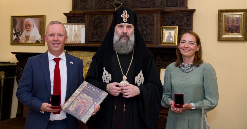 "შეხვედრა გულთბილ და მეგობრულ ვითარებაში წარიმართა" – შიო III ბრიტანეთის ელჩს შეხვდა