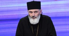 მამა ანდრიას თქმით, ევროპარლამენტის "უნიათობით" ქვეყანაში ანტიევროპული განწყობები მატულობს