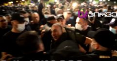 TV PIRVELI აქციის დროს პოლიციელების მიერ ალეკო ელისაშვილის ცემის ვიდეოს ავრცელებს