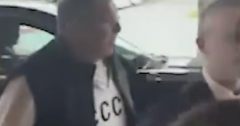 ლავროვი ალასკაში, როგორც ჩანს, სვიტერზე გამოსახული CCCP-ს წარწერით ჩავიდა